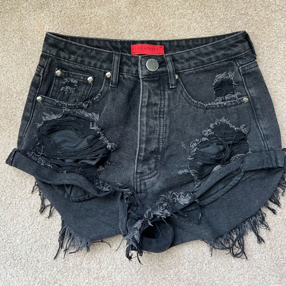 Isabelle’s cabinet black jean shorts - Picture 1 of 2